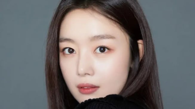 Han Sun Hwa Konfirmasi Bintangi Film Korea Teaching Internship