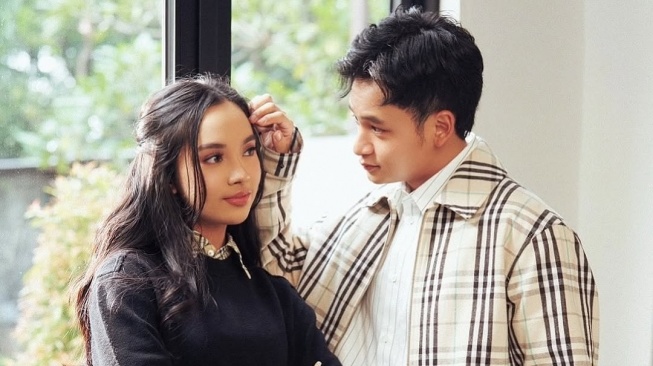 Randy Martin Pamer Kemesraan Bareng Lyodra Jelang Valentine