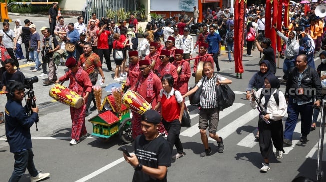 Suasana pawai perayaan Cap Go Meh di Pancoran Chinatown, Glodok, Jakarta Barat, Rabu (13/2/2025). [Suara.com/Alfian Winanto]