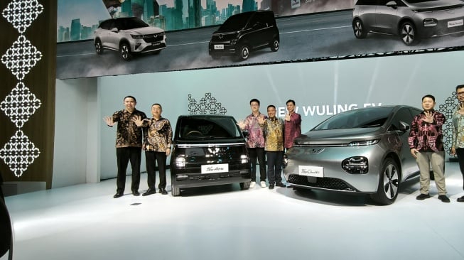 Wuling Segarkan Air EV dan Cloud EV di IIMS 2025