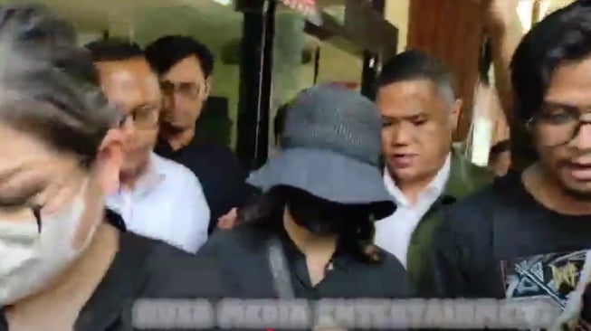 Sherina Munaf hadiri agenda sidang perceraian di PA Jakarta Selatan (YouTube/Nusa Media Entertainment)