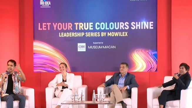 Talkshow Let Your True Colours Shine: Leadership Series di Museum Modern and Contemporary Art in Nusantara (MACAN) di kawasan Kebon Jeruk, Jakarta Barat, Rabu (13/2/2025). Acara ini dihadiri Desi Anwar, Andovi da Lopez, Annabelle Williams, dan Niko Safavi. [YouTube]