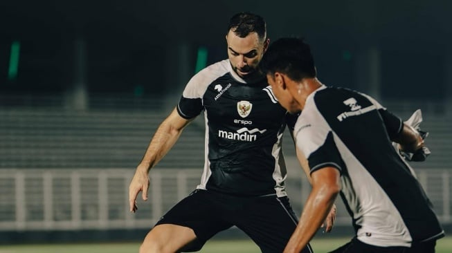 Pemain keturunan Indonesia, Jordi Amat berlatih bersama skuad Timnas Indonesia. [Dok. Instagram/@jordiamat5]