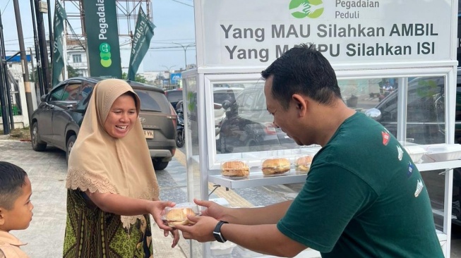 Peduli Kesejahteraan Masyarakat, Karyawan Pegadaian Sukses Gelar Program Mengetuk Pintu Langit di Sumbagsel