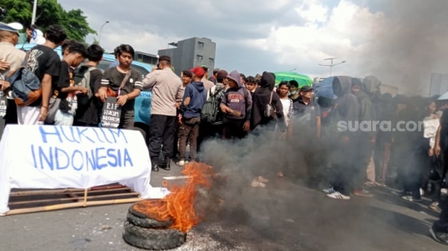 Geruduk Gedung DPR, Massa Tuntut Hapus Hak Imunitas Kejaksaan