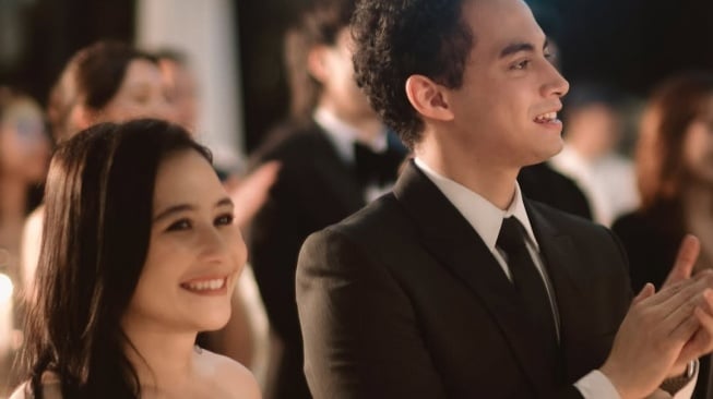 Prilly Latuconsina hadiri resepsi pernikahan Angga dan Shenina (Instagram)