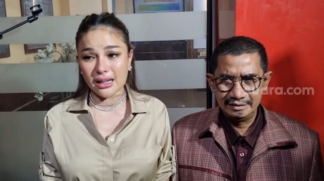 Ditetapkan Jadi Tersangka, Nikita Mirzani Minta Tolong ke Pengacara: Bang...