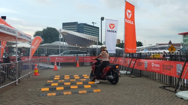 Silakan ikuti test ride Yadea electric di IIMS 2025 (Suara.com/CNR ukirsari)