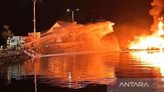 Polisi Masih Fokus Cari Satu Korban Kapal Terbakar di Dermaga Marina Ancol