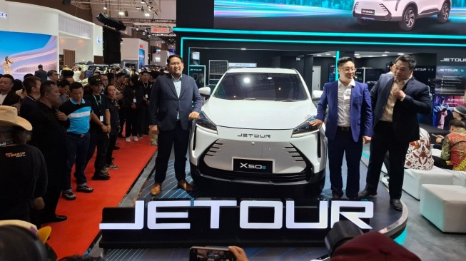 Jetour Buka Pemesanan Mobil Listrik X50e di IIMS 2025 Meski Harga Belum Final