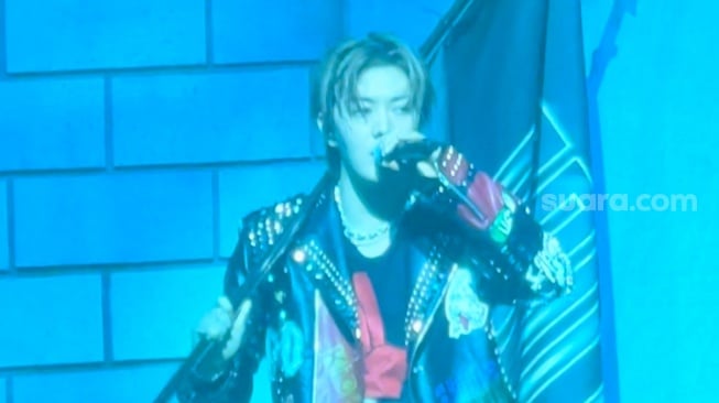 Yuta di konser NCT 127 yang digelar di Indonesia Arena, Sabtu (15/2/2025). [Suara.com/Sumarni]