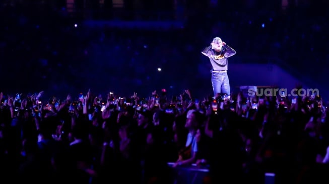 Grup Band Linkin Park tampil pada konser yang bertajuk "From Zero World Tour" di Stadion Madya, Jakarta, Minggu (16/2/2025). [Suara.com/Alfian Winanto] 