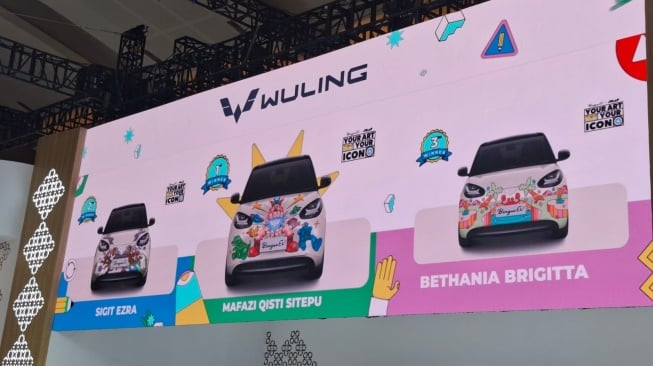 Seniman Indonesia Jadikan Wuling BinguoEV Kanvas Tuangkan Ide Kreatif. (Suara.com/Manuel Jeghesta)