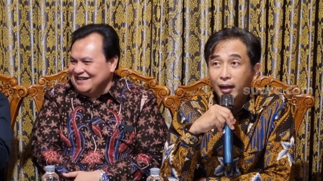 Ketua Umum AKSI, Piyu Padi dan kuasa hukum AKSI, Minola Sebayang. 