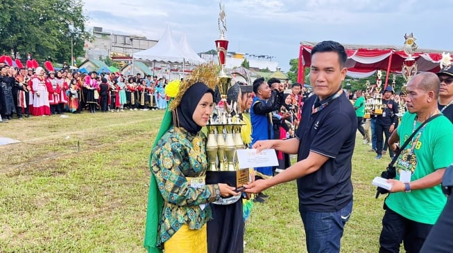 Sergai Open Marching Band 2025 Ditutup: Fazansu Corps MTSN 1 Medan Raih Piala Bergilir Bupati