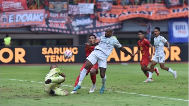 Susah Payah Imbangi Persija, Persib Bandung Tetap Kokoh di Puncak Klasemen