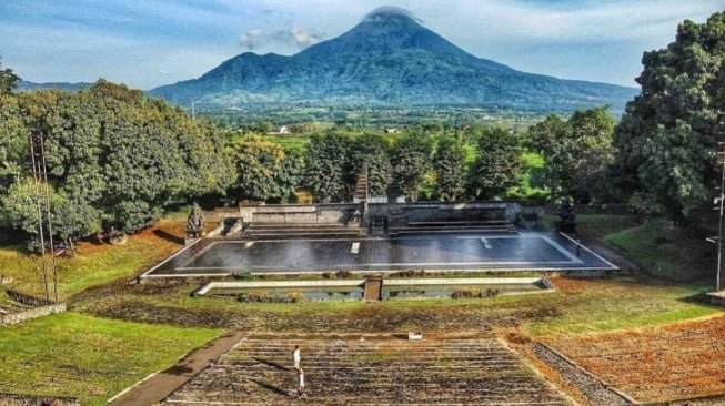 Taman Candra Wilwatikta, Melihat Pertunjukan Seni dengan View Pegunungan