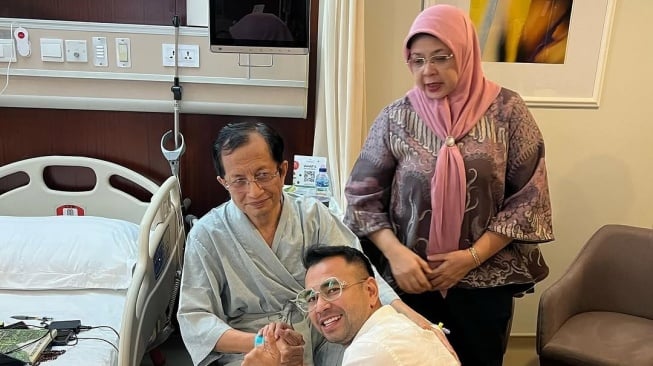 Raffi Ahmad jenguk menteri agama yang sedang sakit (Instagram)