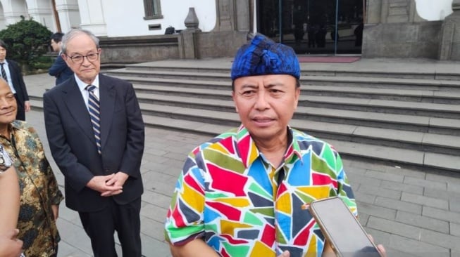 Sekda Jabar Herman Suryatman memberikan keterangan di Bandung. (ANTARA/Ricky Prayoga)