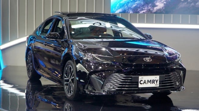 Toyota Hadirkan Peningkatan Fitur dan Performa Pada Camry Hybrid