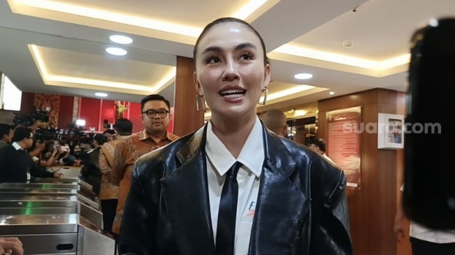 Siapa Orang Tua Agnez Mo? Tak Kalah Mentereng dari Tomy Winata yang Bantah Jadi Ayah Baptis