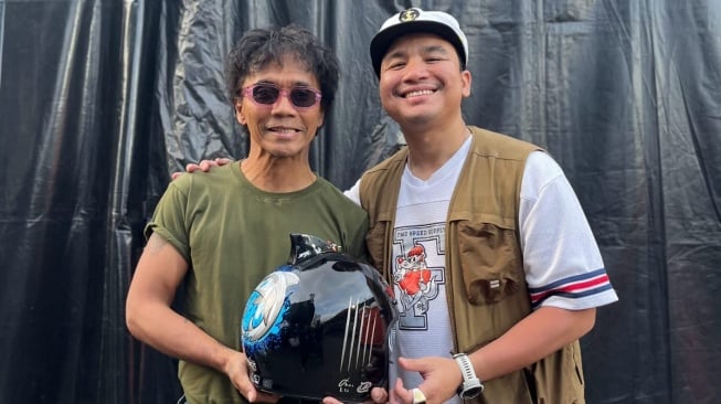 Helm Kaka Slank dengan Desain Unik Bertema Hiu. (Foto: JPX)