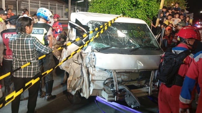 Gegara Macet, Bapak dan Anak Tersambar Kereta di Perlintasan Sebidang Matraman