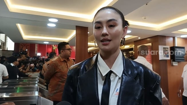 Agnez Mo ditemui di Kemenkum, Kuningan, Jakarta Selatan pada Rabu (19/2/2025). [Suara.com/Rena Pangesti]