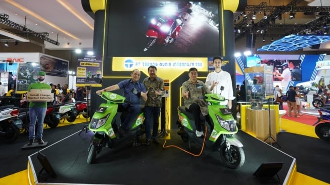 Motor Listrik United MX1200 Li Khusus Untuk Ojek Online yang Meluncur di IIMS 2025. (SUARA.com/Manuel Jeghesta)