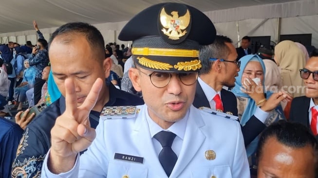 Ramzi baru saja dilantik sebagai Wakil Bupati Cianjur di kawasan Monumen Nasional (Monas), Jakarta Pusat, Kamis (20/2/2025). [Adiyoga Priyambodo/Suara.com]