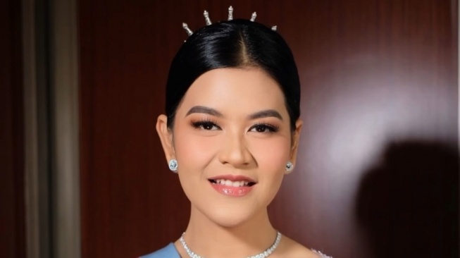 Pesona Kahiyang Ayu di Pelantikan Bobby Nasution: Perpaduan Elegan Ulos dan Berlian (Instagram/@bennusorumba)