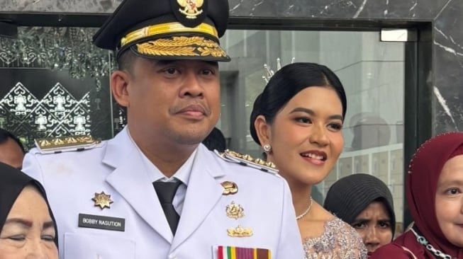 Pesona Kahiyang Ayu di Pelantikan Bobby Nasution: Perpaduan Elegan Ulos dan Berlian