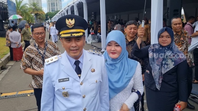 Dicky Chandra usai dilantik sebagai Wakil Wali Kota Tasikmalaya di kawasan Monumen Nasional (Monas), Jakarta, Kamis (20/2/2025). [Suara.com/Adiyoga Priyambodo]