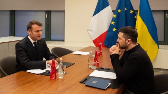 Presiden Prancis Emmanuel Macron bersama Presiden Ukraina Zelenskyy. (Instagram)