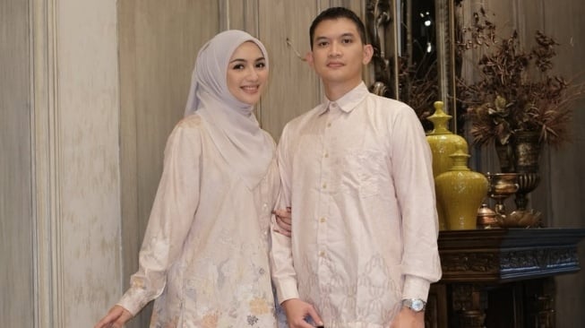 Inspirasi Baju Couple Lebaran 2025: Tampil Kompak dan Stylish dengan Orang Tersayang