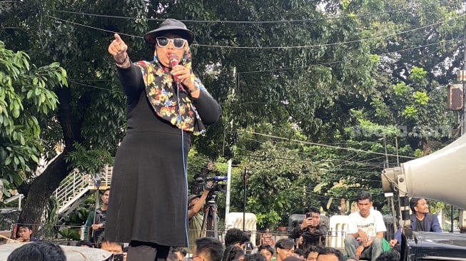 Kritik MBG Cuma jadi Kotoran, Pekik Emak-emak di Tengah Lautan Pendemo Indonesia Gelap: Di Mana Ndasmu Prabowo?