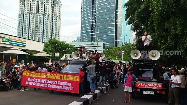 Geram Ada Massa Tandingan Ikutan Demo, Pendukung Hasto di KPK: Ini Bayaran Siapa?