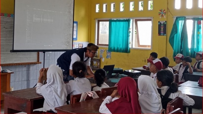 Suasana ruang kelas di SDN 1 Bayan, Lombok Timur, NTB [Suara.com/Buniamin]