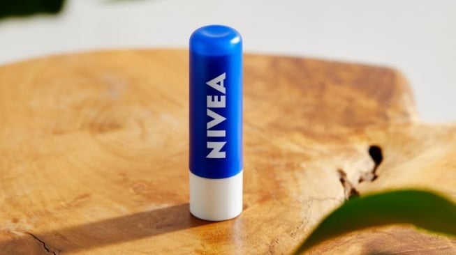 Rekomendasi Produk Lip Balm Tanpa Warna (Instagram/@nivea_id)