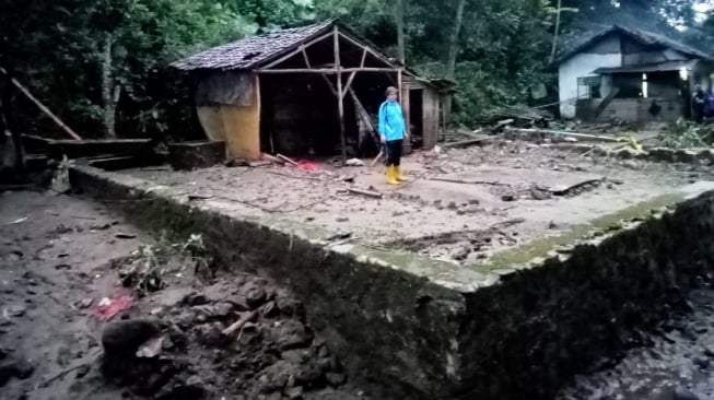 Banjir Bandang Lampung Selatan: Rumah Hanyut Tak Berbekas, Puluhan Ambruk