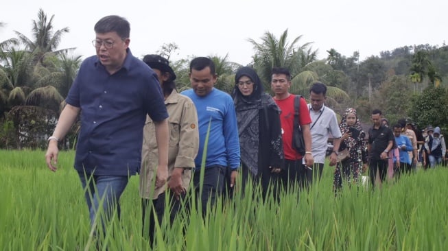 Alex Indra Dorong Kader Aisyiah Sumbar Terapkan Pola Bertanam Sawah Pokok Murah, Ini Untungnya!