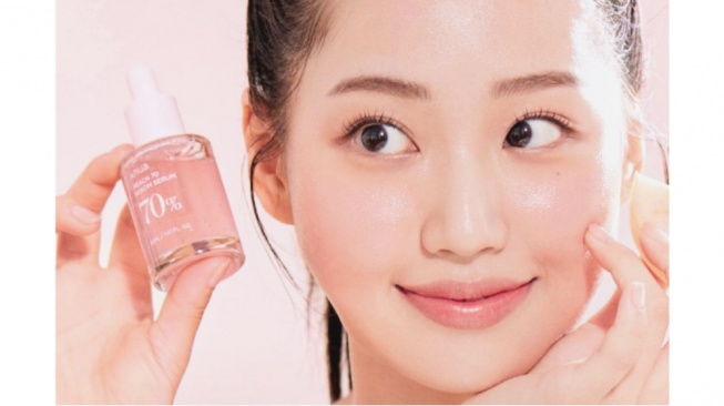 3 Serum Ekstrak Peach yang Bantu Cerahkan Wajah dengan Cepat, Bye Kusam!