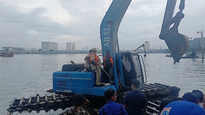 Rano Karno Pimpin Apel Siaga Banjir, 13 Sungai Jakarta Dikeruk!