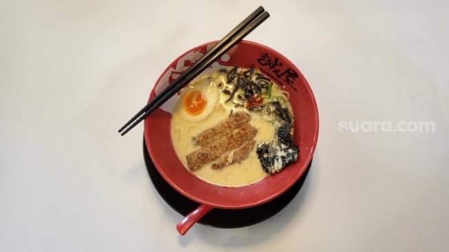 Ramen Kolagen Sapi di Ramen Seiya: Sensasi Kelezatan dan Manfaat dalam Semangkuk Kenikmatan (Suara.com/Dinda)