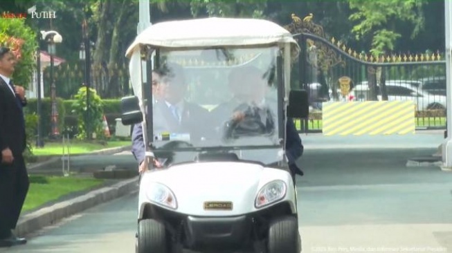 Presiden Prabowo Subianto turut mengundang para mantan kepala negara dalam acara peluncuran Badan Pengelola Investasi Daya Anagata Nusantara (Danantara) di halaman tengah Istana Kepresidenan Jakarta, pagi ini.