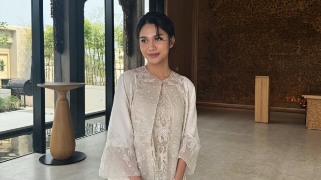 Inspirasi Outfit Kondangan Wanita dari Para Selebriti: Azizah Salsha (Instagram)