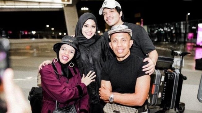 Main ke Rumah Gen Halilintar, OOTD Aurel Hermansyah Jadi Sorotan: Please, Warna Hijabnya ...