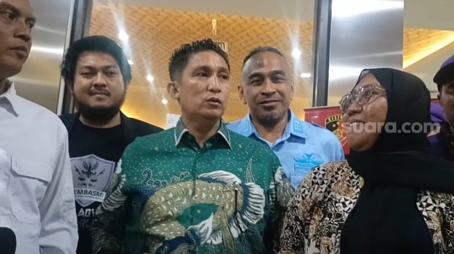 Firdaus Oiwobo di Mabes Polri, Rabu (26/2/2025). [Suara.com/Rena Pangesti]