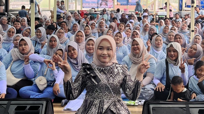 Raih ADI 2024, Sara Rahayu Manjakan Fans dengan Doorprize dan Merchandise