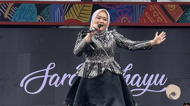 Sara Rahayu tampil menyanyi di acara meet and greet bersama penggemarnya. [Instagram]